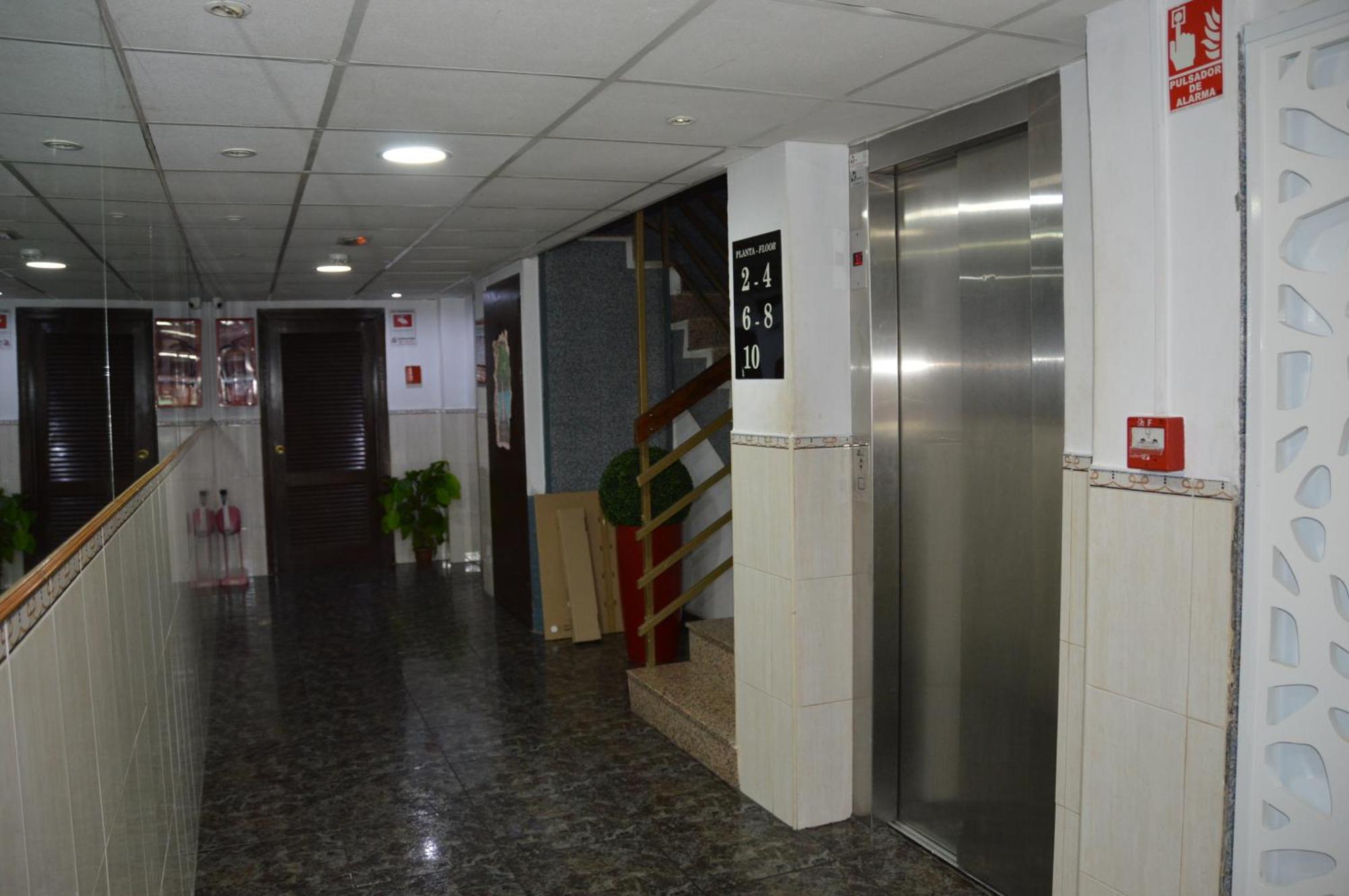 Apts Ara With Pool Бенидорм Екстериор снимка